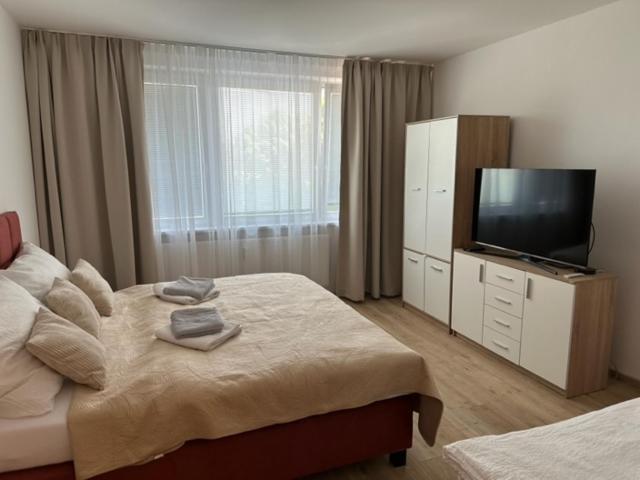 Sunny House Two Appartement Bratislava Buitenkant foto